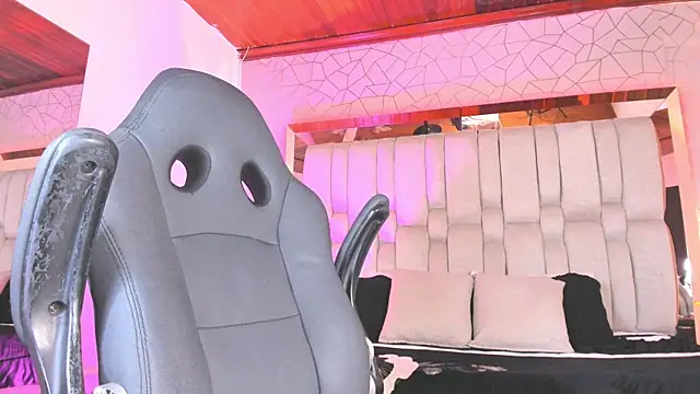 Snapshot of AngelineHeet chatting on 01.18.25 AngelineHeet online show from 01.18.25