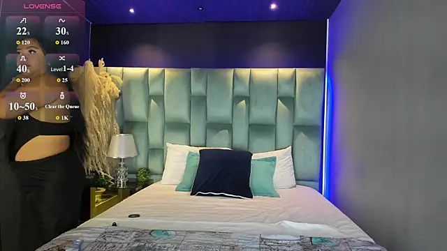 Snapshot of MarianaGarciaa__ chatting on 09.10.25 MarianaGarciaa online show from 09.10.25