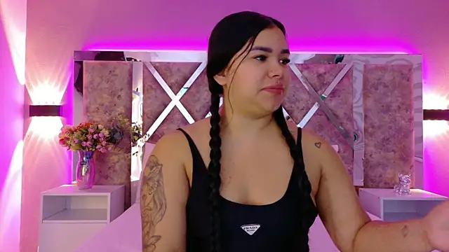 Snapshot of MarianaGarciaa__ chatting on 09.20.25 MarianaGarciaa online show from 09.20.25