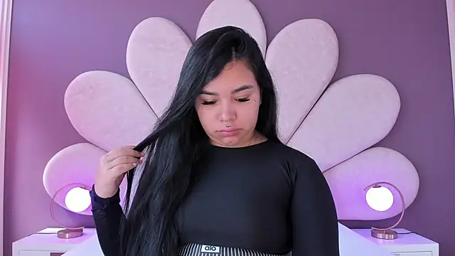 Snapshot of MarianaGarciaa__ chatting on 09.29.25 MarianaGarciaa online show from 09.29.25