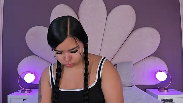 Snapshot of MarianaGarciaa__ chatting on 10.04.25 MarianaGarciaa online show from 10.04.25