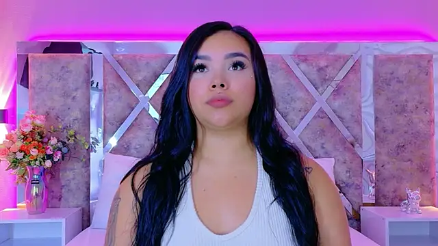 Snapshot of MarianaGarciaa__ chatting on 10.07.25 MarianaGarciaa online show from 10.07.25