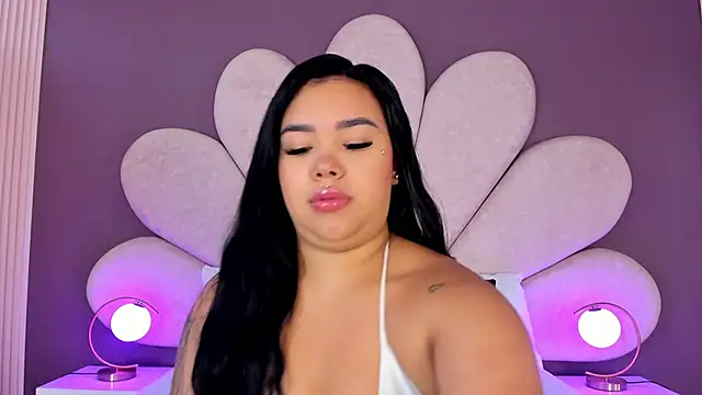 Snapshot of MarianaGarciaa__ chatting on 10.21.25 MarianaGarciaa online show from 10.21.25