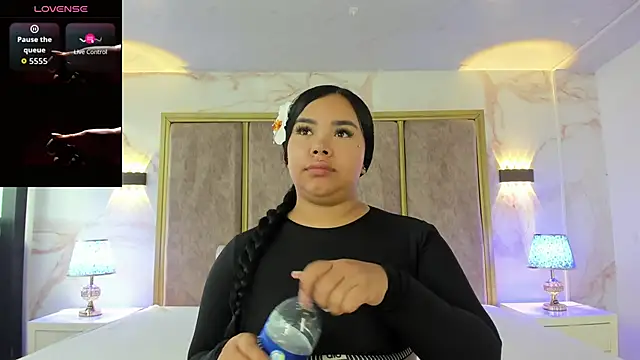 Snapshot of MarianaGarciaa__ chatting on 11.11.25 MarianaGarciaa online show from 11.11.25