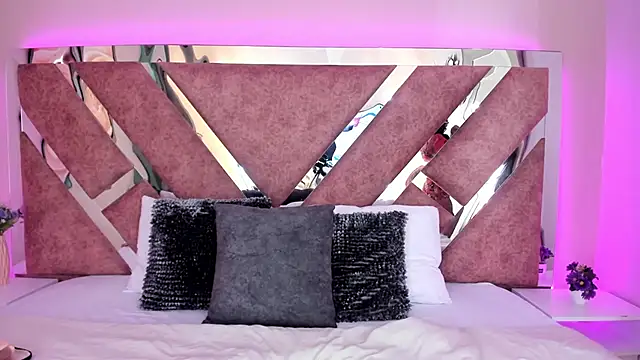 Snapshot of MarianaGarciaa__ chatting on 12.03.25 MarianaGarciaa online show from 12.03.25