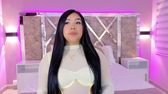 Snapshot of MarianaGarciaa__ chatting on 12.16.25 MarianaGarciaa online show from 12.16.25