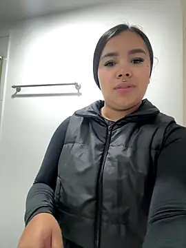 Snapshot of MarianaGarciaa__ chatting on 12.19.25 MarianaGarciaa online show from 12.19.25