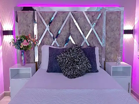 Snapshot of MarianaGarciaa__ chatting on 12.21.25 MarianaGarciaa online show from 12.21.25