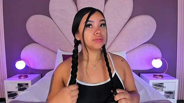 Snapshot of MarianaGarciaa__ chatting on 02.21.26 MarianaGarciaa online show from 02.21.26