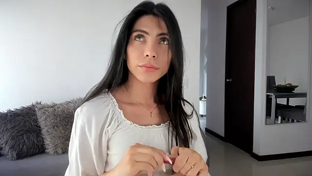 angelturned001 online show from 04.16.26