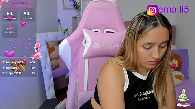 Snapshot of ema_tayy chatting on 12.19.24 ema tayy online show from 12.19.24