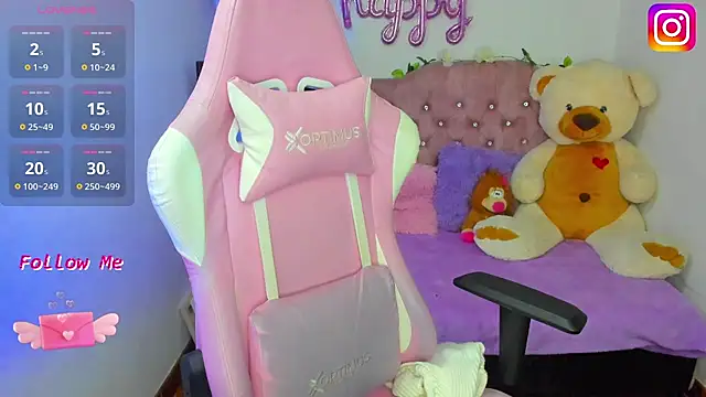 Snapshot of ema_tayy chatting on 12.17.25 ema tayy online show from 12.17.25