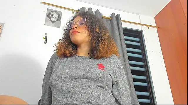 Snapshot of Ada_gales_ chatting on 11.05.25 Ada gales online show from 11.05.25