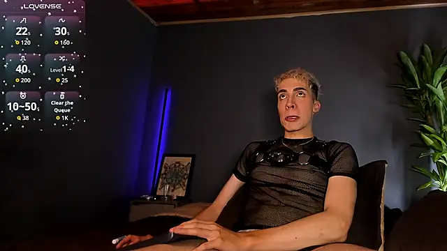 Snapshot of Angel_Snowhotxxx chatting on 11.08.25 Angel Snowhotxxx online show from 11.08.25