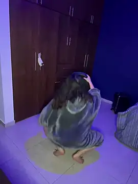 Ales Kitten online show from 03.13.25