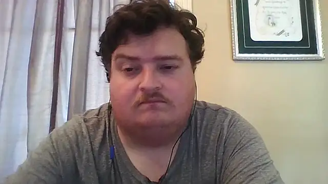 Snapshot of YelpedAverting chatting on 09.12.25 YelpedAverting online show from 09.12.25