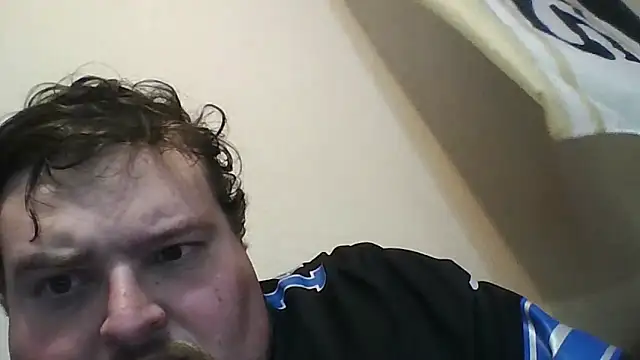 Snapshot of YelpedAverting chatting on 09.22.25 YelpedAverting online show from 09.22.25