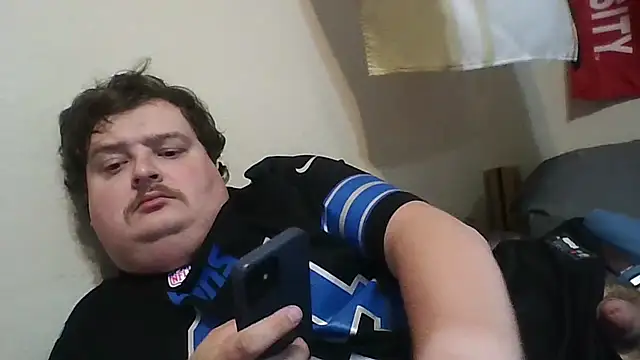 Snapshot of YelpedAverting chatting on 10.12.25 YelpedAverting online show from 10.12.25