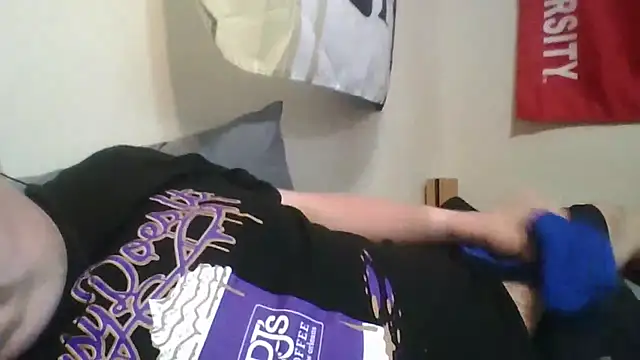 Snapshot of YelpedAverting chatting on 10.16.25 YelpedAverting online show from 10.16.25