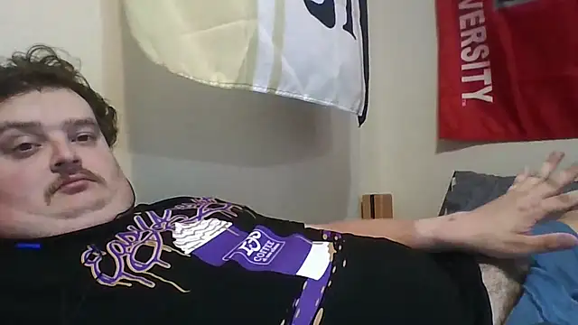 Snapshot of YelpedAverting chatting on 10.21.25 YelpedAverting online show from 10.21.25