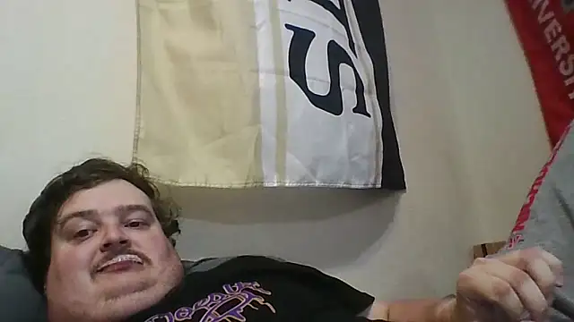 Snapshot of YelpedAverting chatting on 11.06.25 YelpedAverting online show from 11.06.25