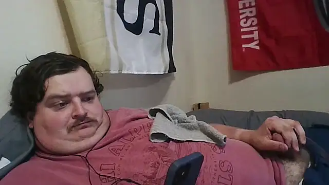 Snapshot of YelpedAverting chatting on 11.18.25 YelpedAverting online show from 11.18.25