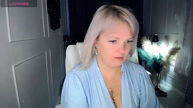 Snapshot of Juarnea chatting on 03.30.26 Juarnea online show from 03.30.26