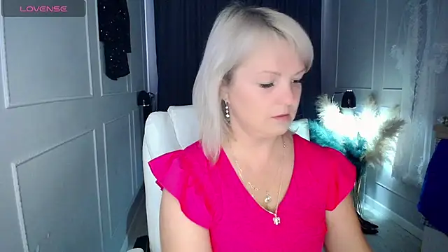 Snapshot of Juarnea chatting on 04.01.26 Juarnea online show from 04.01.26