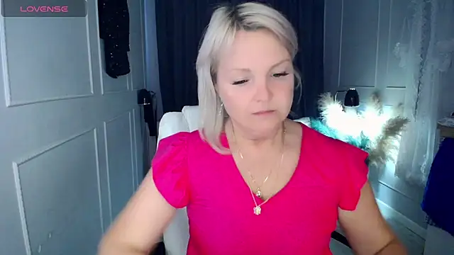 Snapshot of Juarnea chatting on 04.01.26 Juarnea online show from 04.01.26