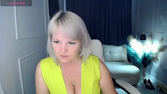 Snapshot of Juarnea chatting on 04.03.26 Juarnea online show from 04.03.26