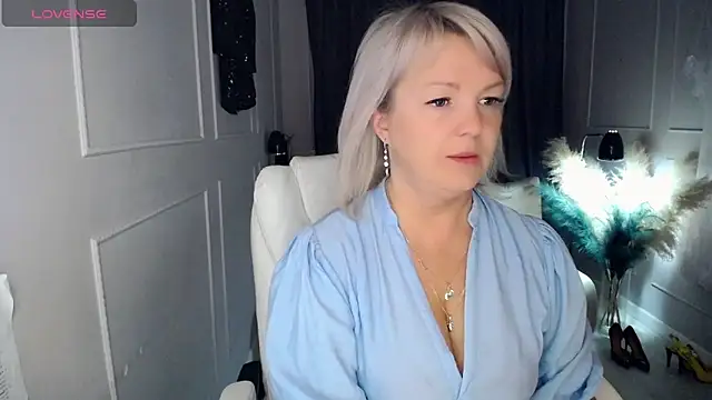 Snapshot of Juarnea chatting on 04.07.26 Juarnea online show from 04.07.26