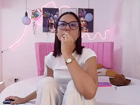 Snapshot of Azul_horney chatting on 04.23.26 Azul horney online show from 04.23.26