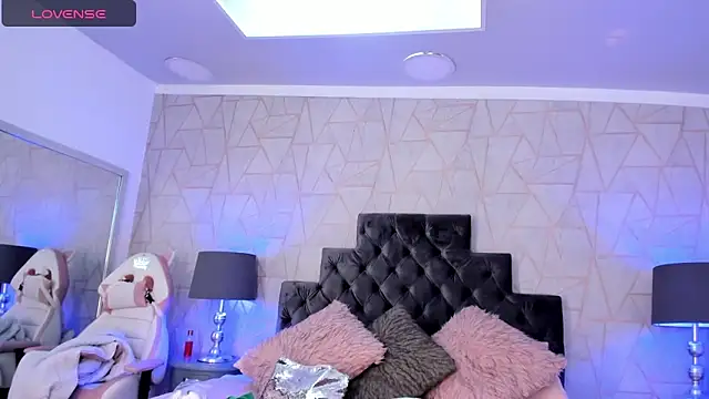 emily parkerr online show from 02.21.25