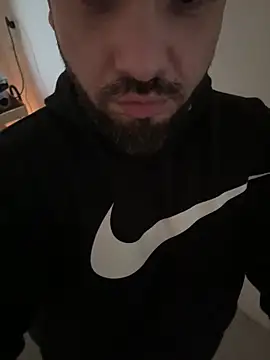 Snapshot of HairyArab90 chatting on 02.12.26 HairyArab90 online show from 02.12.26