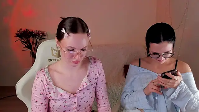 Snapshot of MishkaMe chatting on 02.25.26 MishkaMe online show from 02.25.26