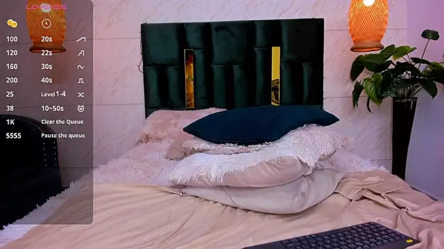 Taiissa  online show from 01.25.25