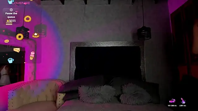 Snapshot of Taiissa_ chatting on 02.13.26 Taiissa online show from 02.13.26