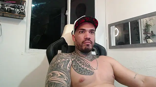 Snapshot of Angel_sex_latin chatting on 12.18.24 Angel sex latin online show from 12.18.24