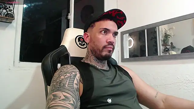Snapshot of Angel_sex_latin chatting on 12.19.24 Angel sex latin online show from 12.19.24