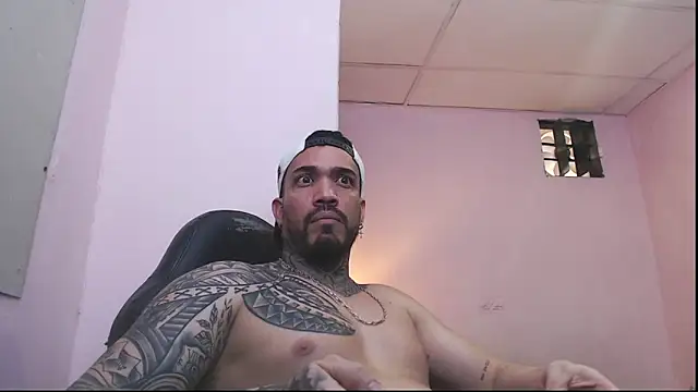 Snapshot of Angel_sex_latin chatting on 12.22.24 Angel sex latin online show from 12.22.24