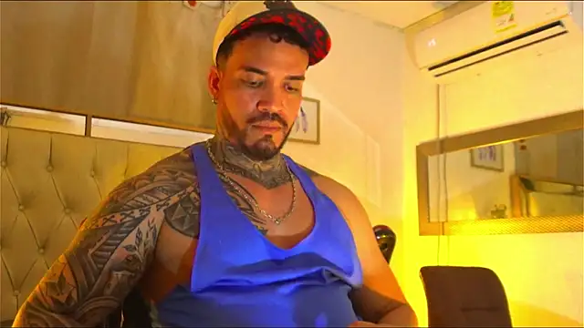 Snapshot of Angel_sex_latin chatting on 12.25.24 Angel sex latin online show from 12.25.24