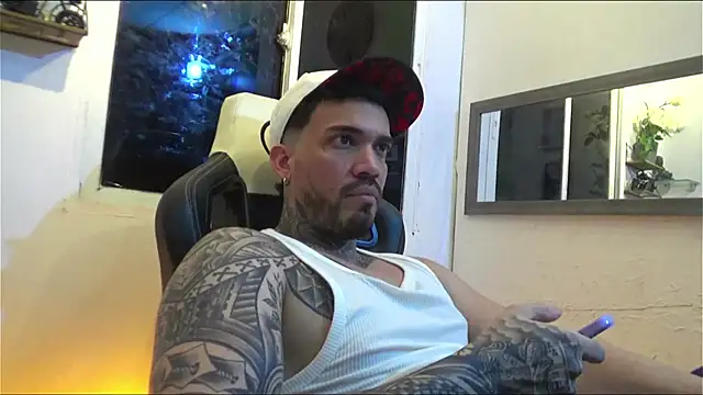 Snapshot of Angel_sex_latin chatting on 01.18.25 Angel sex latin online show from 01.18.25