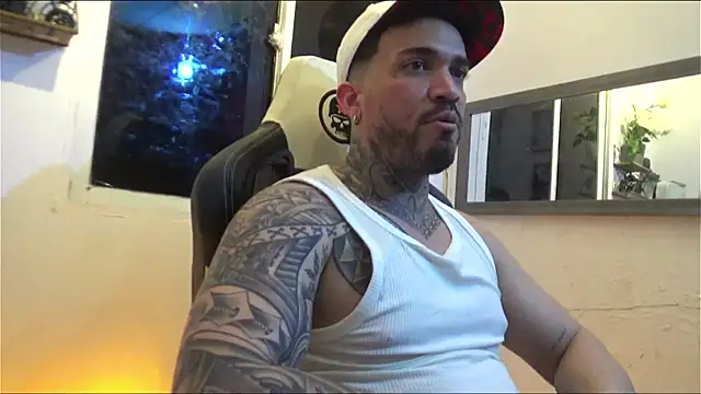 Snapshot of Angel_sex_latin chatting on 01.18.25 Angel sex latin online show from 01.18.25