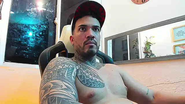 Snapshot of Angel_sex_latin chatting on 01.21.25 Angel sex latin online show from 01.21.25