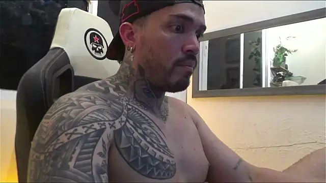 Snapshot of Angel_sex_latin chatting on 01.27.25 Angel sex latin online show from 01.27.25