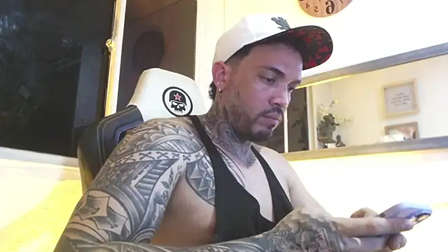Snapshot of Angel_sex_latin chatting on 02.28.25 Angel sex latin online show from 02.28.25