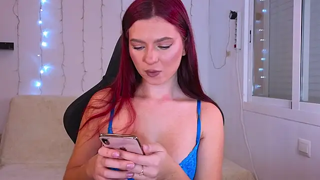 Snapshot of Karinchik_ chatting on 12.20.24 Karinchik online show from 12.20.24