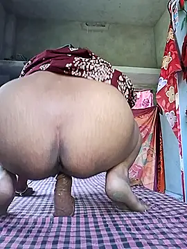 Snapshot of HotSexyBoudi chatting on 06.27.26 HotSexyBoudi online show from 06.27.26