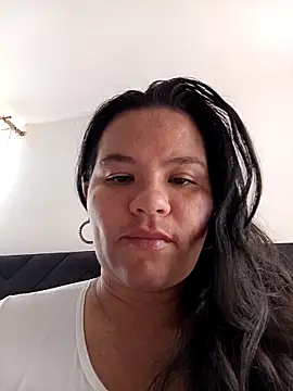 Snapshot of Julieta-tits chatting on 05.01.26 Julieta-tits online show from 05.01.26