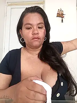 Snapshot of Julieta-tits chatting on 05.15.26 Julieta-tits online show from 05.15.26